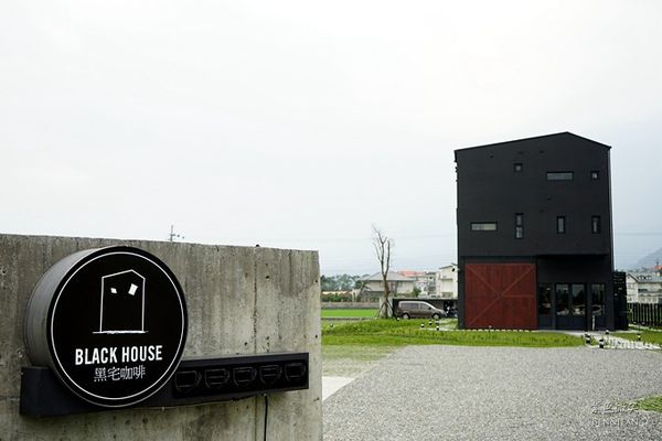 ▲▼宜蘭頭城黑宅咖啡Black House，隱身鄉間黑色外牆獨特與品味兼具的咖啡館。（圖／紫色微笑提供）