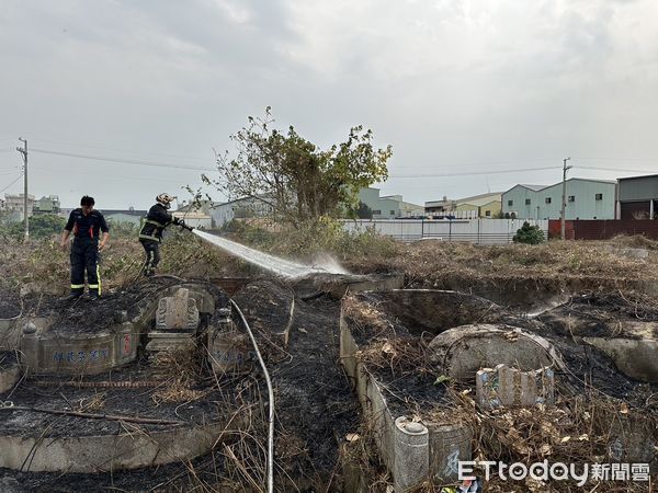 ▲▼台中消防局今天針對清明掃墓引燃的火警，開出今年首起罰單3000元。（圖／台中消防提供，下同）