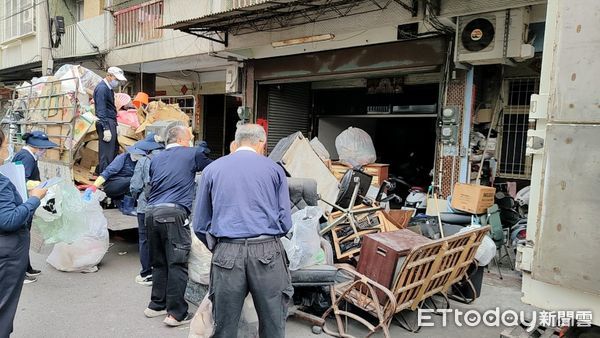 ▲台南做工行善團，攜手慈濟志工進行弱勢愛心修繕。（圖／記者林東良翻攝，下同）