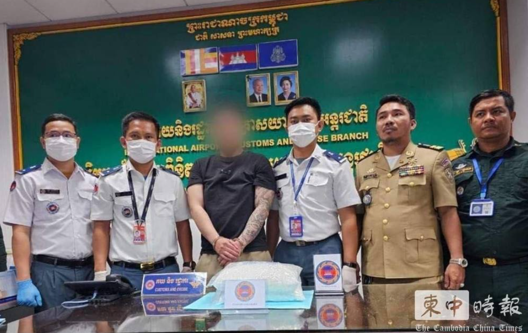 ▲▼ 台灣一名男子把5公斤毒品綁在身上，企圖運毒出境，被柬埔寨警方逮捕。（圖／翻攝自柬中時報）