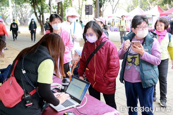 ▲台南市政府為響應世界腎臟病日，特舉辦「人人享腎健康」健走活動，提倡市民朋友養成健康好生活，市長黃偉哲特出席活動。（圖／記者林東良翻攝，下同）