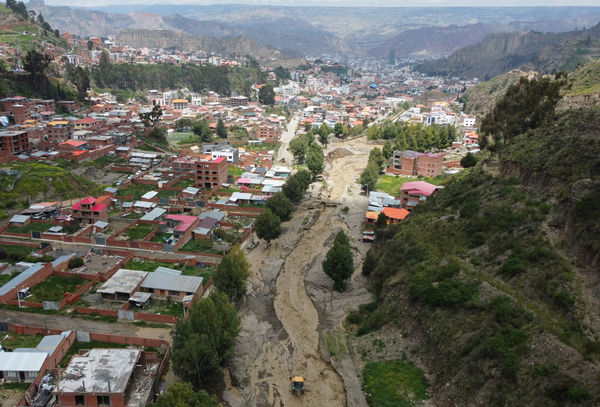 ▲▼玻利維亞首都拉巴斯（La Paz）經歷致災性豪雨，宣布進入緊急狀態。（圖／路透）