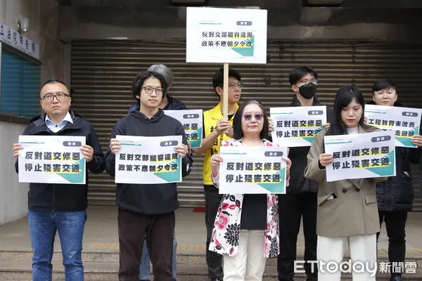 ▲▼行人零死亡推動聯盟3/11舉行記者會，反對政院版道交條例修惡，時力黨主席王琬諭、民眾黨秘書長周榆修出席，表達反對政院道交條例修惡的立場。（圖／記者湯興漢攝）