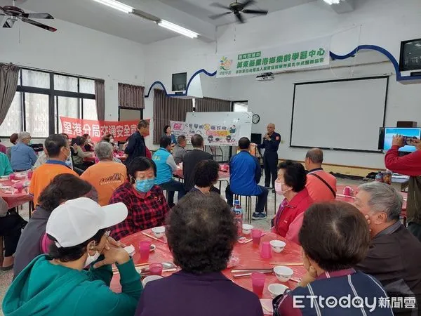 ▲里港警分局與里港鄉永春社區發展協會舉辦交安打詐宣導            。（圖／記者陳崑福翻攝）