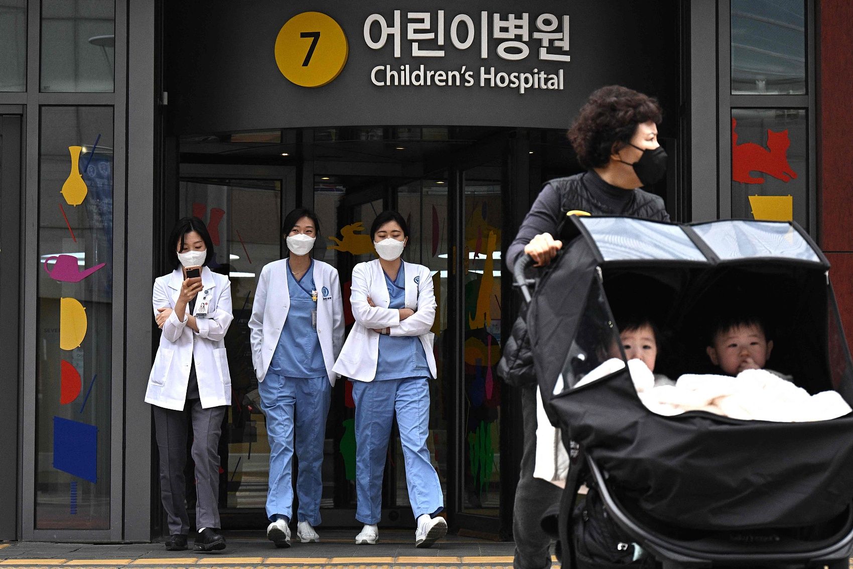 ▲▼南韓政府11日向近5千名住院醫師寄發行政處分事前通知。（圖／CFP）