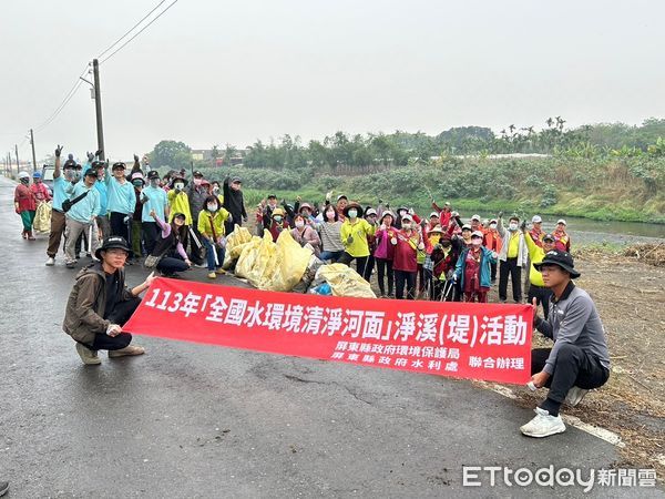 ▲屏東縣政府號召民間企業及水環境巡守隊逾百位志清除牛稠溪垃圾             。（圖／屏東縣政府提供，下同）