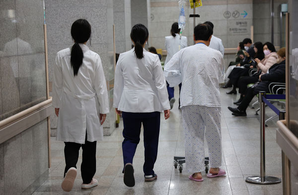 ▲▼南韓住院醫師發動罷工，癌末患者被趕出醫院只能自生自滅。（圖／CFP）