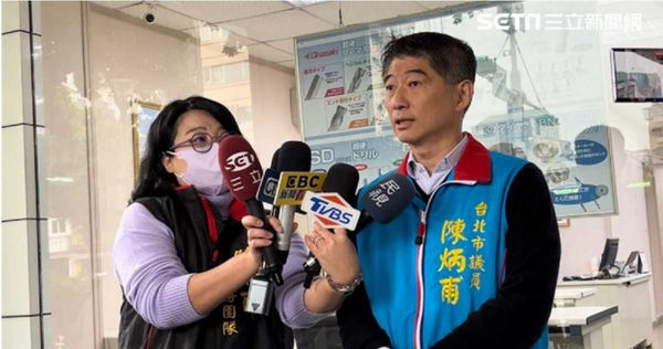 台北市議員陳炳甫稍早召開記者會說明。（圖／三立新聞網）