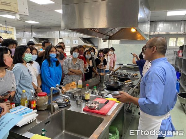 ▲台南市長黃偉哲指示教育局，規劃自3月20日起結合學校營養師、午餐從業人員及團膳業者，共同辦理「吃香喝辣」增能研習。（圖／記者林東良翻攝，下同）