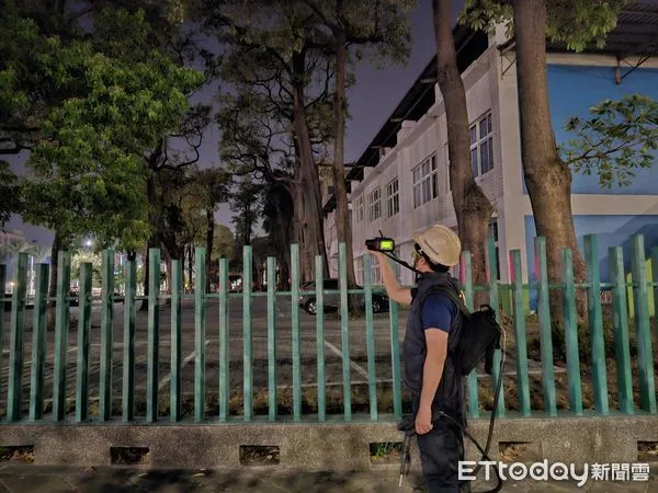 ▲▼高雄3區深夜飄惡臭。（圖／記者陳宏瑞翻攝）