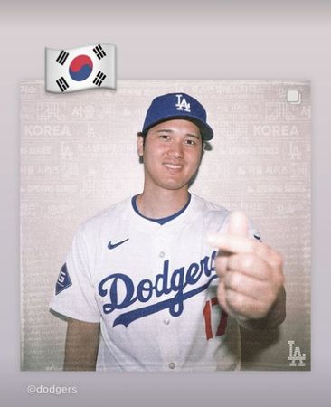 ▲大谷翔平手比愛心要去韓國比賽            。（圖／翻攝自IG）