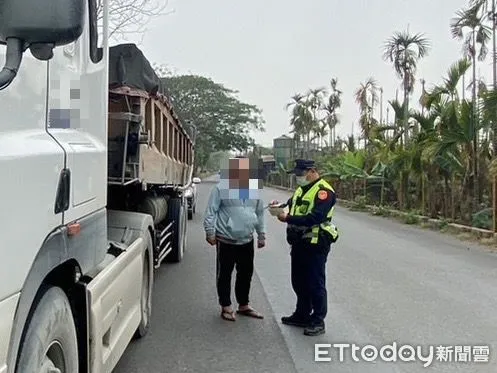 ▲里港警方加強取締砂石車違規行為           。（圖／記者陳崑福翻攝）