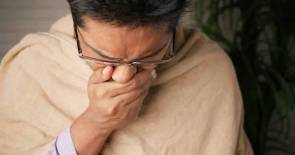 一名30歲男子咳嗽長達2個月，就醫後才發現自己罹患淋巴癌。（示意圖／報系資料照）