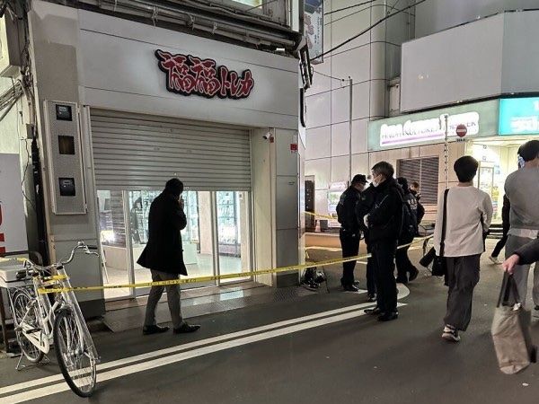 ▲▼東京秋葉原失竊的卡牌店門口拉起封鎖線。（圖／翻攝自X／@Gt8VUlzRG7buafO）