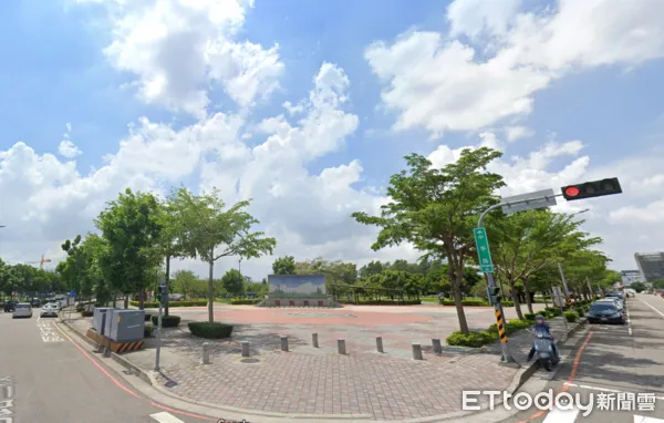 ▲▼帶狗上廁所竟叼回20萬元，原來這錢是向親友借的女兒救命錢。（圖／民眾提供，下同）