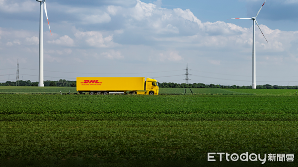 ▲DHL Express在短短一年間展現成果，亞太地區已有超過12,000家企業透過合約或MyDHL+線上平台選擇客製化SAF方案，降低物流碳排放降低值。（圖／業者提供）