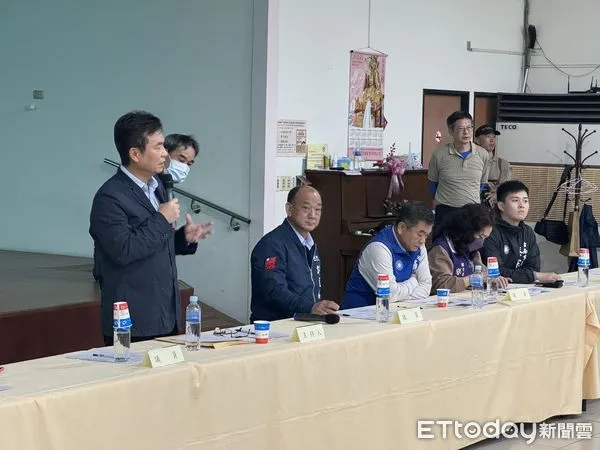 ▲台南市警局將在南區交通警察大隊西側空地，興建1座室內多功能靶場及綜合體技館，引起當地居民強烈反對，警方14日晚上舉辦說明會，市議員蔡宗豪等人到場關心。（圖／記者林東良翻攝，下同）