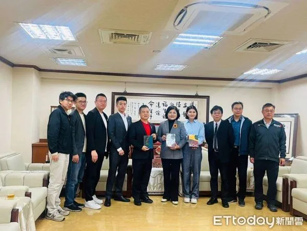 ▲亞洲台灣商會聯合總會拜訪縣府，雙方就農產行銷、產業創新等議題進行交流。（圖／記者蔡佩旻翻攝）