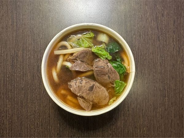 ▲▼總統府交誼廳牛肉麵。（圖／讀者提供）