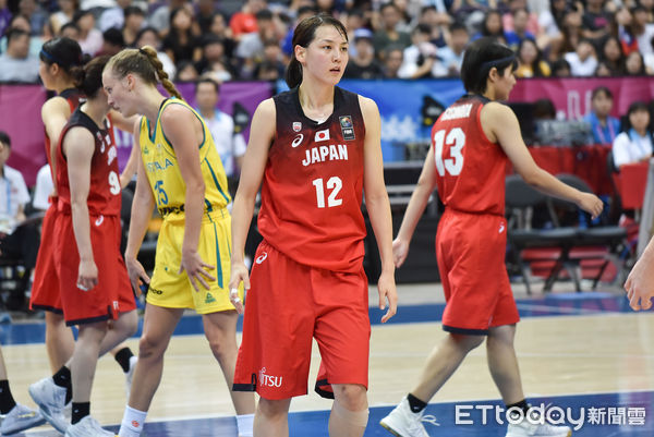 ▲大谷翔平妻子田中真美子(背號12)曾於2017年以日本女籃國家隊身份來台參與世大運賽事。（圖／記者李毓康攝）