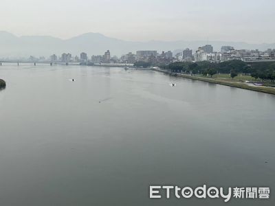 快訊／中興橋驚傳1男墜河！手機、拖鞋留橋上　警消搜救中