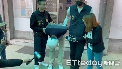 叼菸惡男2／撞死人拒接警來電　遭拘提「上手銬腳鐐」哭喊：對不起