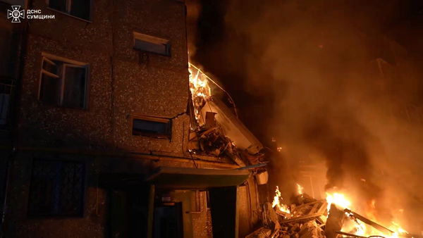 ▲▼烏克蘭靠近俄羅斯的蘇梅地區因被猛烈轟炸，而開始疏散居民。（圖／路透）
