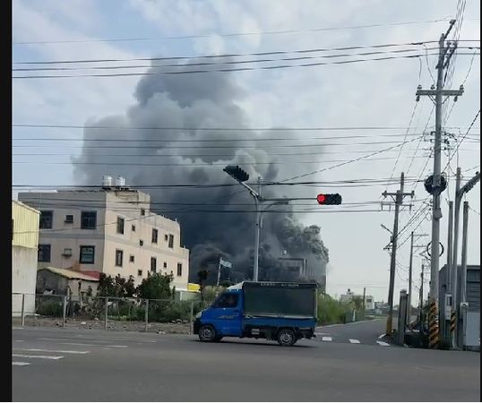 ▲彰化溪湖1間廢棄養菇工廠起火