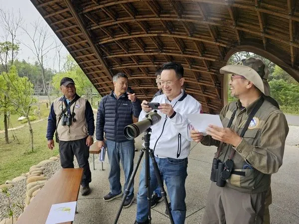 ▲蘇俊賓參訪大湳森林公園生態維護