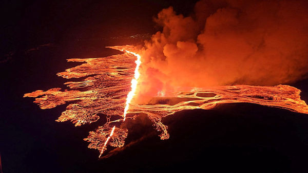 ▲▼冰島火山爆發。（圖／路透）