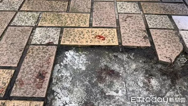 ▲▼        基隆男買早餐遭砍，現場滿地血  。（圖／記者郭世賢翻攝）