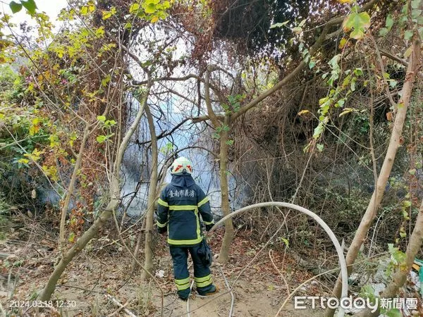 ▲冬末春初，受到乾燥溫暖天氣影響，公墓雜草火警頻傳，造成消防人員會搶救火警疲於奔命，台南市消防局第七大隊提醒，民眾整地時，切勿用火焚燒雜草以免受罰。（圖／記者林東良翻攝，下同）