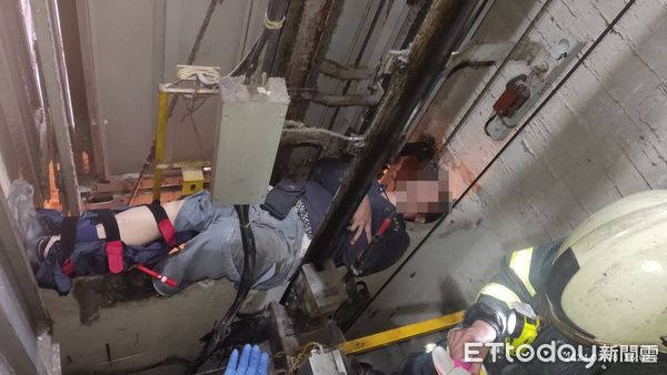 ▲▼工人執行電梯拆除工程時，不慎遭電梯壓傷             。（圖／記者黃彥傑翻攝）