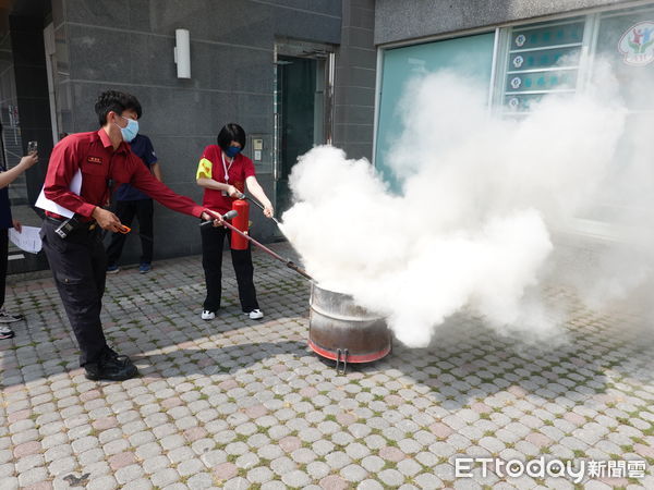 ▲潮州消防分隊在潮州鎮安和住宿長照機構進行演練        。（圖／記者陳崑福翻攝）