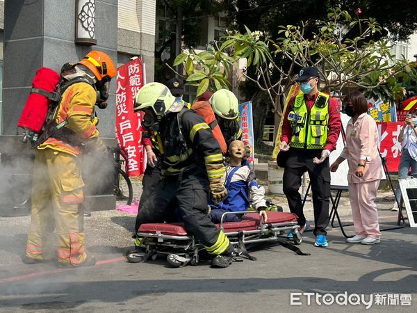 ▲潮州消防分隊在潮州鎮安和住宿長照機構進行演練        。（圖／記者陳崑福翻攝）