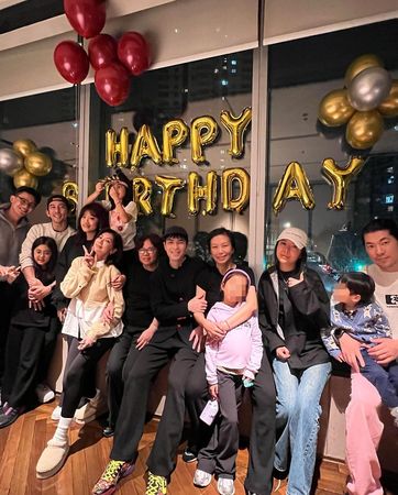 ▲賈靜雯一家人和親友在上海聚會。（圖／翻攝自Instagram／Alyssa Chia）