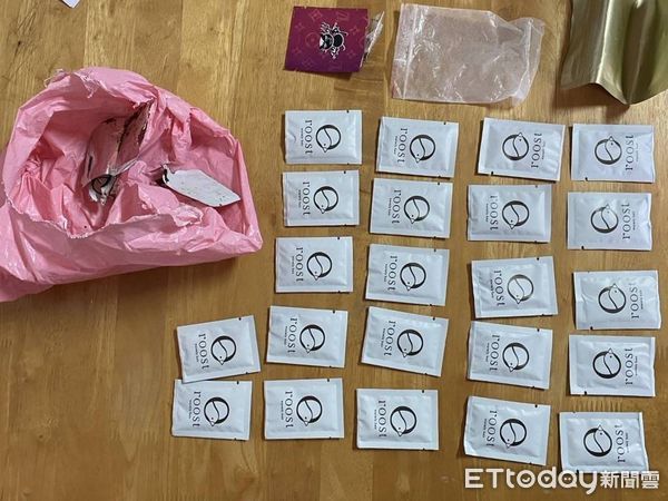 ▲▼警方前往葉嫌住處及休閒麻將館搜索，查扣毒品咖啡包、愷它命及彩虹菸2包等大量新興毒品。（圖／花蓮縣警察局提供，下同）