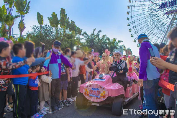 ▲粉紅超跑快閃雲林，劍湖山世界推出「粉紅旋風」快閃優惠，門票3折起。（圖／記者蔡佩旻翻攝）