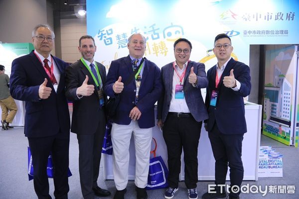 ▲▼台中市副市長鄭照新率隊出席2024智慧城市成果展，期盼透過雙軸轉型，打造宜居便利台中。（圖／台中市政府提供，下同）