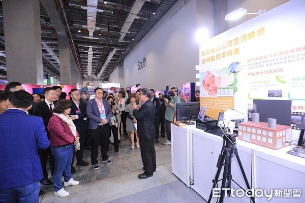 ▲▼台中市副市長鄭照新率隊出席2024智慧城市成果展，期盼透過雙軸轉型，打造宜居便利台中。（圖／台中市政府提供，下同）