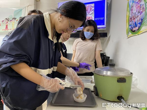 ▲▼  移民署邀新住民一起品嘗港式點心   。（圖／移民署南區事務大隊嘉義市服務站）