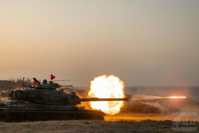 澎防部「鎮疆操演」　實彈射擊展M60A3戰車、105榴砲火力