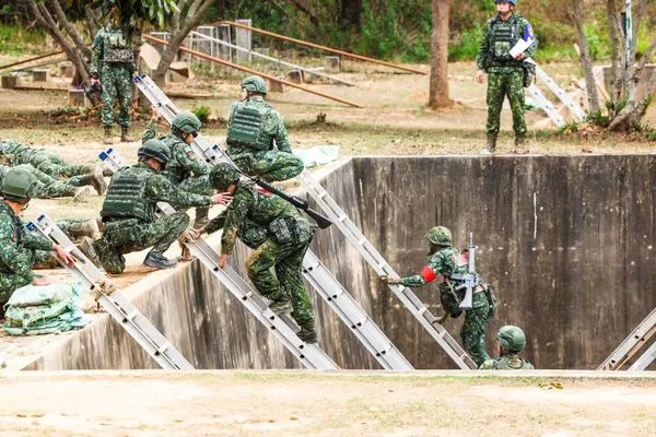 ▲▼針對一年期義務役入伍訓練成果，陸軍20日實施「入伍訓練期末鑑測」。（圖／軍聞社）