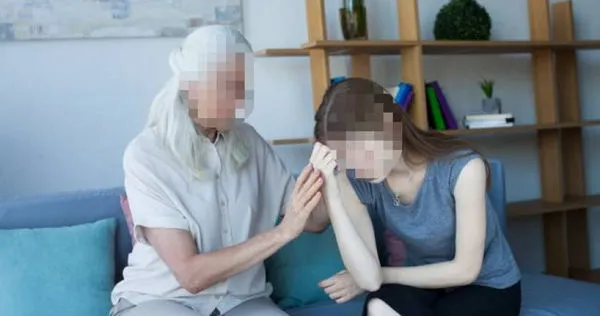 一名婆婆發問，有什麼方法可以讓媳婦像百貨公司櫃姐一樣乖乖聽話。（示意圖／翻攝自photoAC）