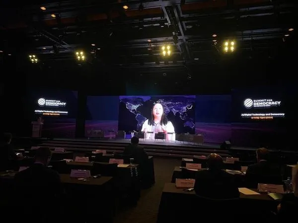 ▲▼數位發展部部長日前以預錄影片的方式，出席在首爾舉辦的第3屆民主峰會（Summit for Democracy）。（圖／外交部提供）
