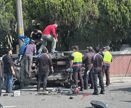 ▲埔心鄉員鹿路發生5車追撞意外。（圖／翻攝自記者爆料網）