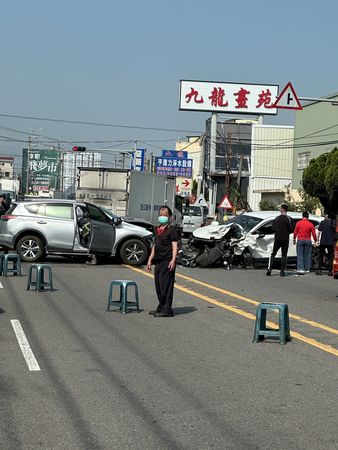 ▲埔心鄉員鹿路發生5車追撞意外。（圖／翻攝自記者爆料網）