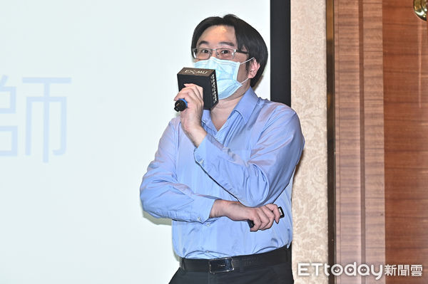 ▲▼胸腔科醫師蘇一峰出席宣捷幹細胞外泌體產品發布記者會。（圖／記者李毓康攝）