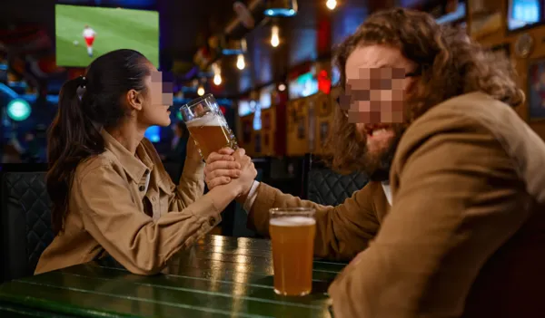 ▲▼比腕力。（示意圖／達志影像）