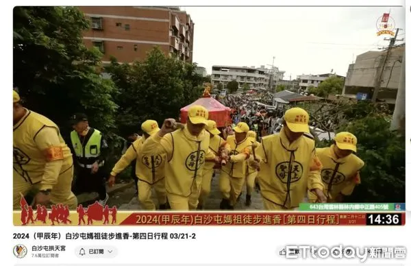 ▲白沙屯媽祖鑾轎衝上88台階穿越林內神社遺址進入淵明國中賜福全校師生。（圖／記者蔡佩旻翻攝）